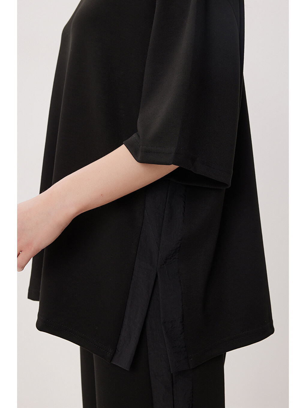 Siyah Oversize Yırtmaçlı Paraşüt Garnili Modal Takım SİYAH LBY0043-3
