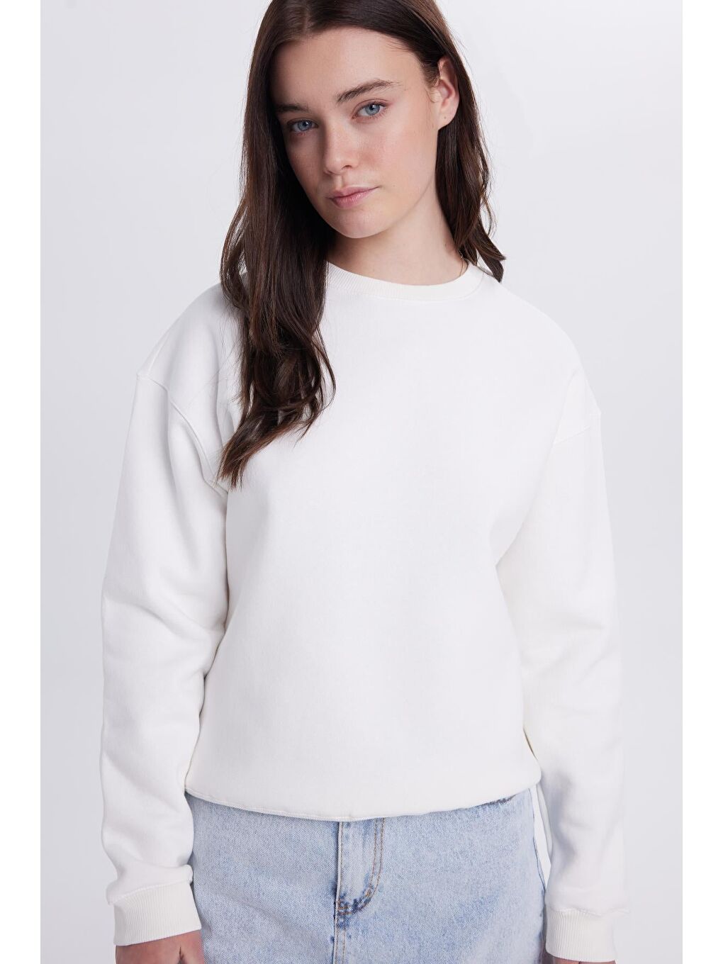 Kadın Oversize Geniş Kesim Pamuklu Bisiklet Yaka Ekru Sweatshirt