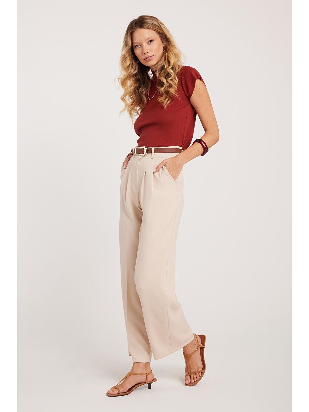 Kadın Regular Fit Klasik Kesim Yüksel Bel Geniş Paça Bej Pantolon-4