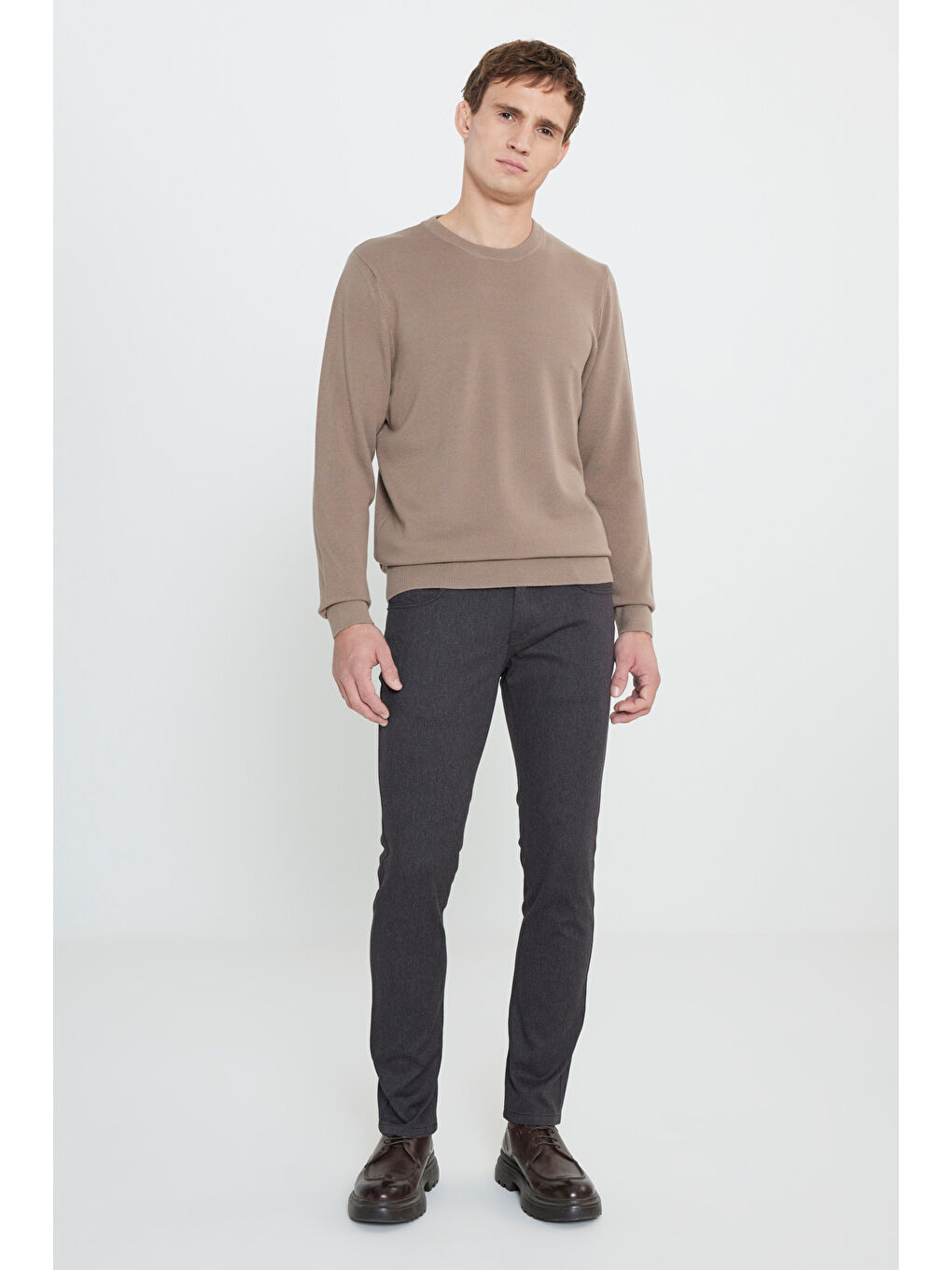 Erkek Kahverengi Pamuklu Standart Fit Normal Kesim Bisiklet Yaka Jakarlı Triko Kazak-1