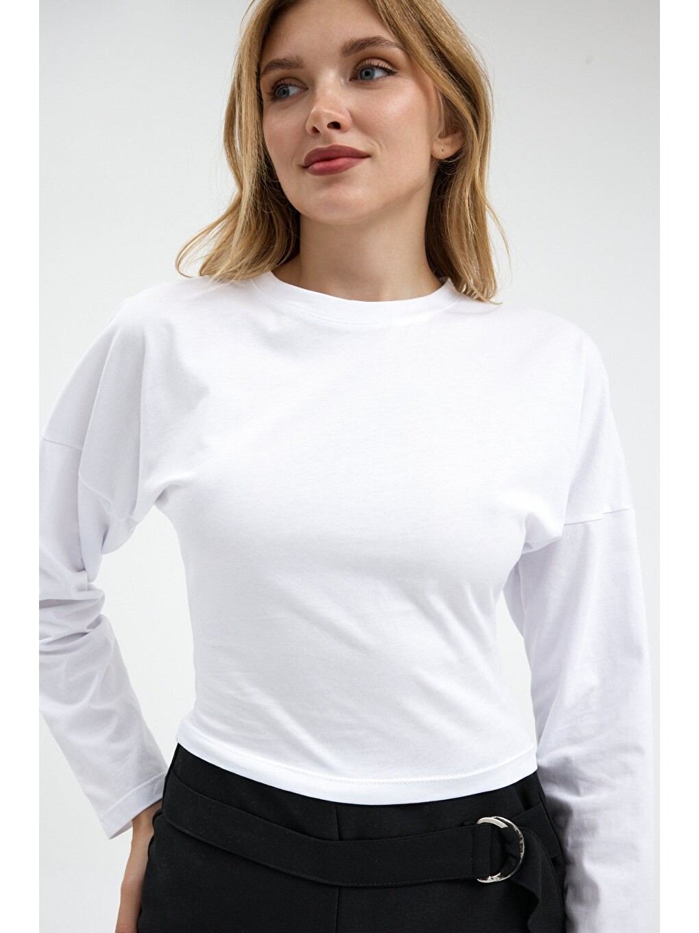 Kadın Uzun Kol Bele Oturan Beyaz Crop Bluz-5