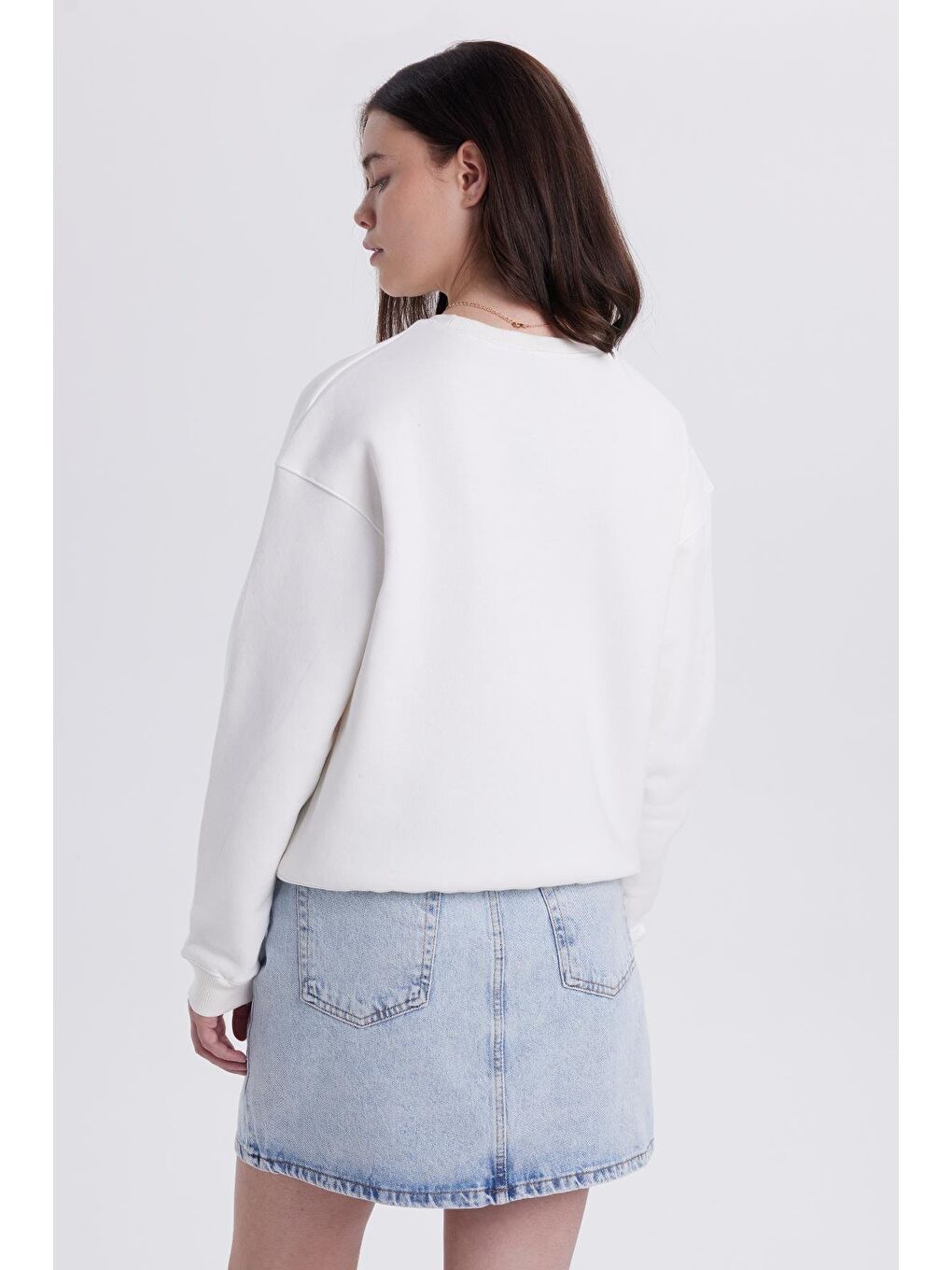 Kadın Oversize Geniş Kesim Pamuklu Bisiklet Yaka Ekru Sweatshirt-6