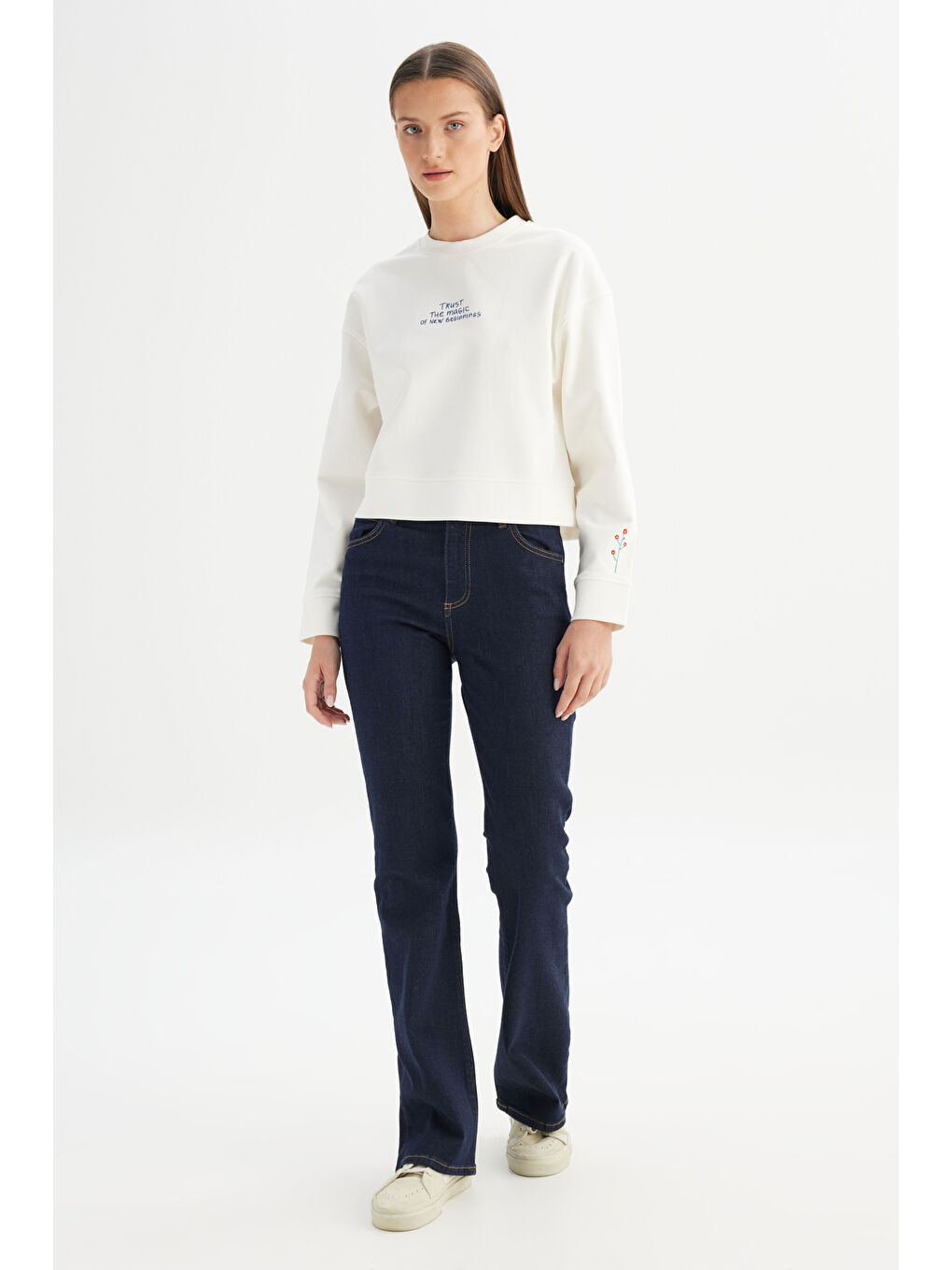 Regular Fit Normal Kesim Bisiklet Yaka Kırık Beyaz Sweatshirt-1