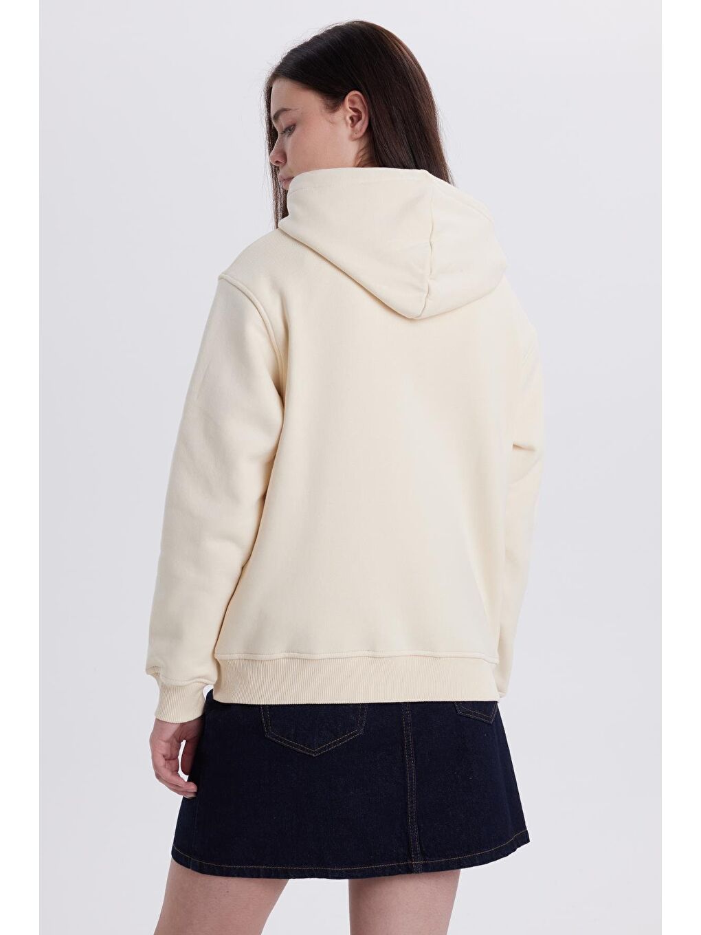 Bej Kadın Relax Fit Rahat Kesim Pamuklu Kapüşonlu Kanguru Cepli Taş Sweatshirt-6