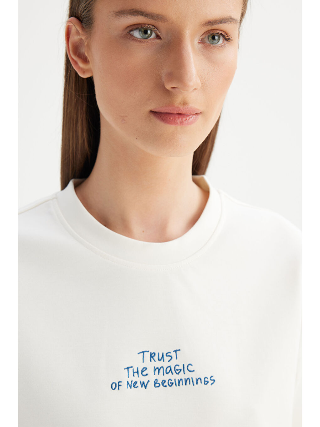 Regular Fit Normal Kesim Bisiklet Yaka Kırık Beyaz Sweatshirt-3