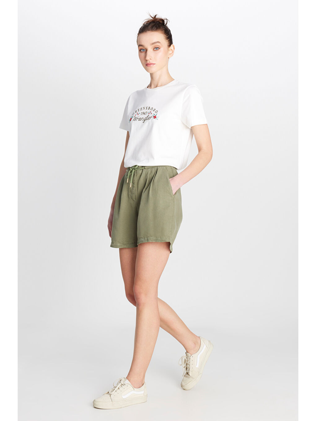 Relaxed Fit Geniş Kesim Yumuşak Dokulu Bağcıklı Haki Şort