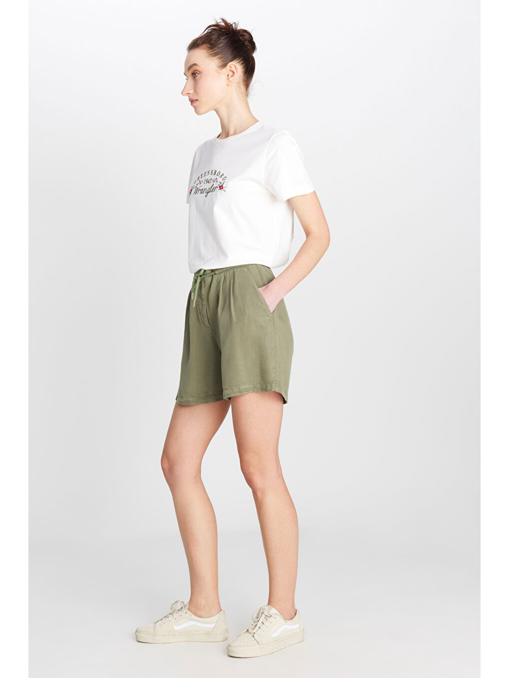 Relaxed Fit Geniş Kesim Yumuşak Dokulu Bağcıklı Haki Şort-1