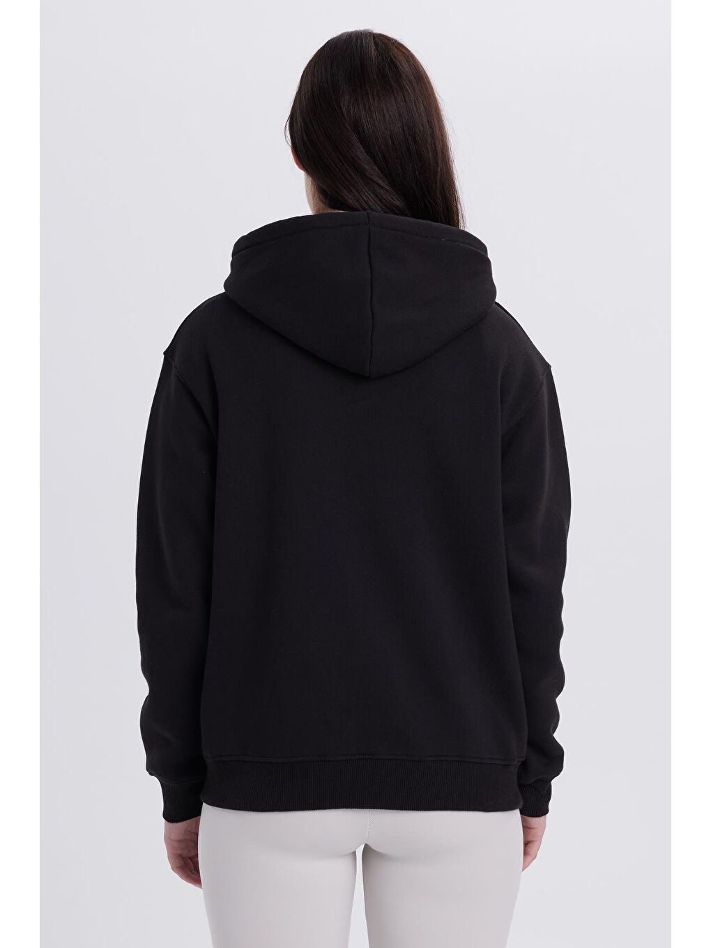 Kadın Relax Fit Rahat Kesim Pamuklu Kapüşonlu Kanguru Cepli Siyah Sweatshirt-6