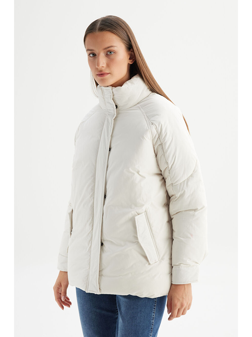 Relaxed Fit Geniş Kesim Dik Yaka Kapitone Detaylı Ekru İnce Mont-2