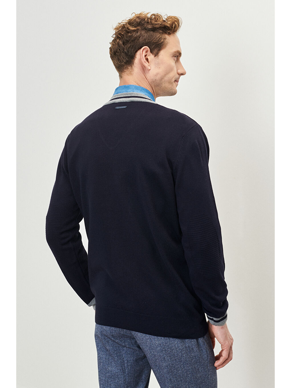 Erkek Lacivert-Gri Standart Fit Normal Kesim V Yaka Triko-4