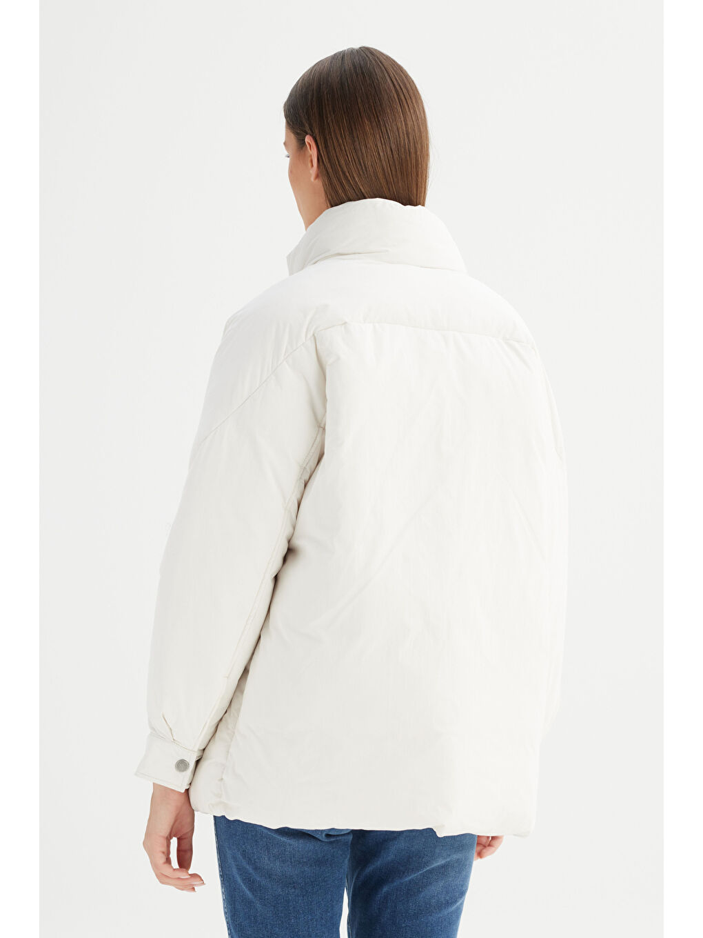 Relaxed Fit Geniş Kesim Dik Yaka Kapitone Detaylı Ekru İnce Mont-4