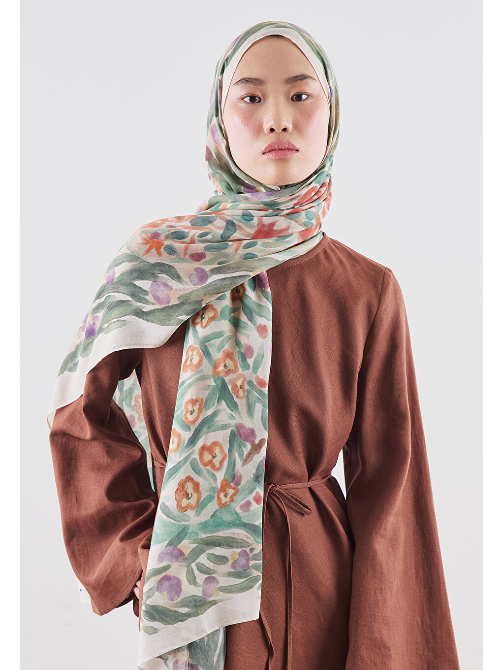 Haki Floral Whimsy Desen Rami Viskon Şal Kırmızı