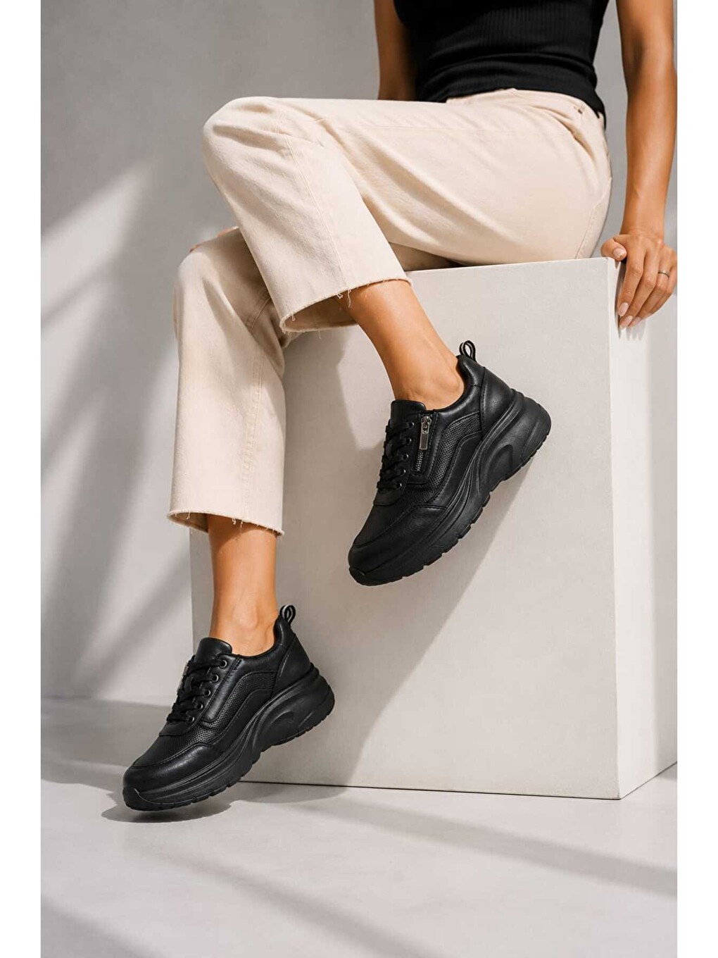Siyah Kadın, Günlük, 6 Cm Kalın Tabanlı, Fermuar Görünümlü, Spor Ayakkabı Sneakers-1