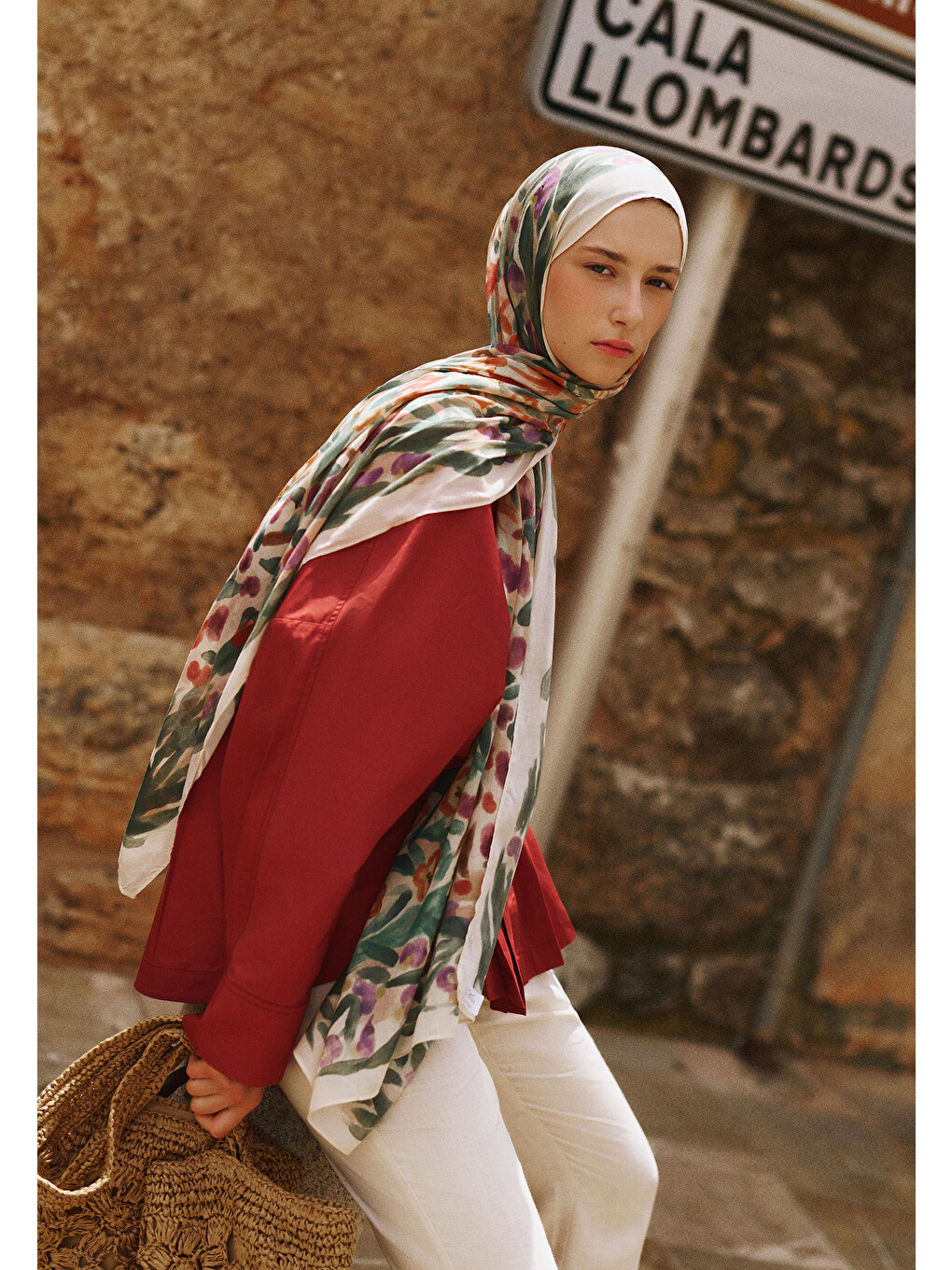 Haki Floral Whimsy Desen Rami Viskon Şal Kırmızı-1