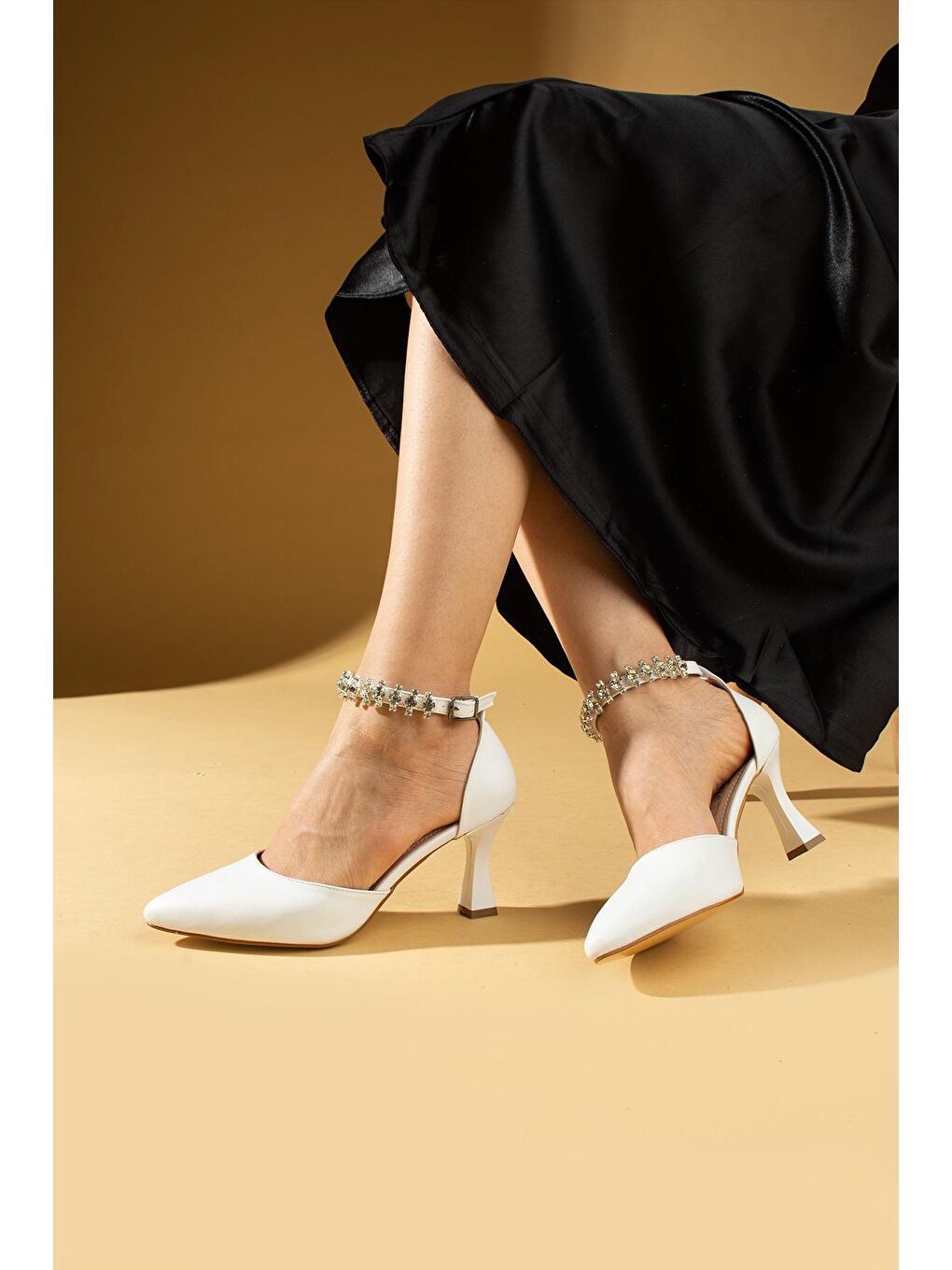 Beyaz Bilekten Taş Detaylı Tokalı Kadın Topuklu Ayakkabı 018-711-24Cilt-2