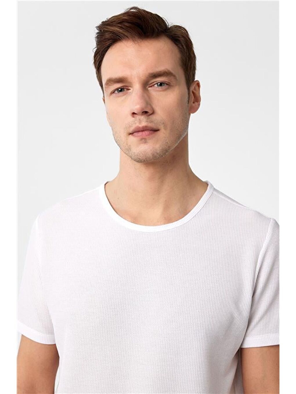 Beyaz Slim Armürlü Bisiklet Yaka Tişört-1