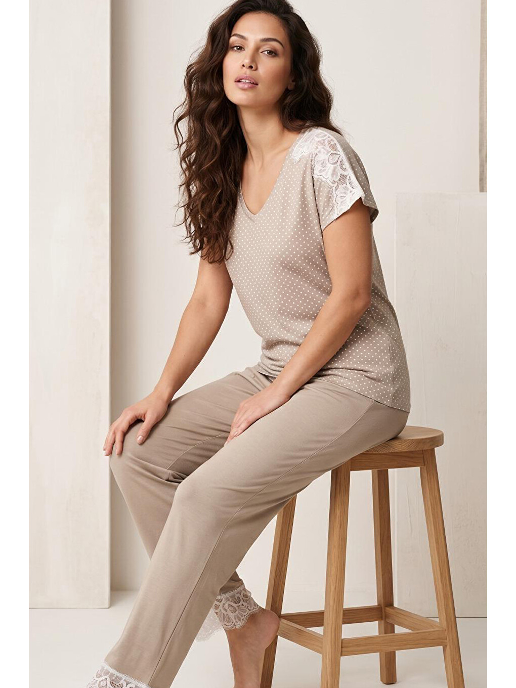 Bej Vizon Desenli Dantel Detaylı Viskon Örme Pijama Takım26119130