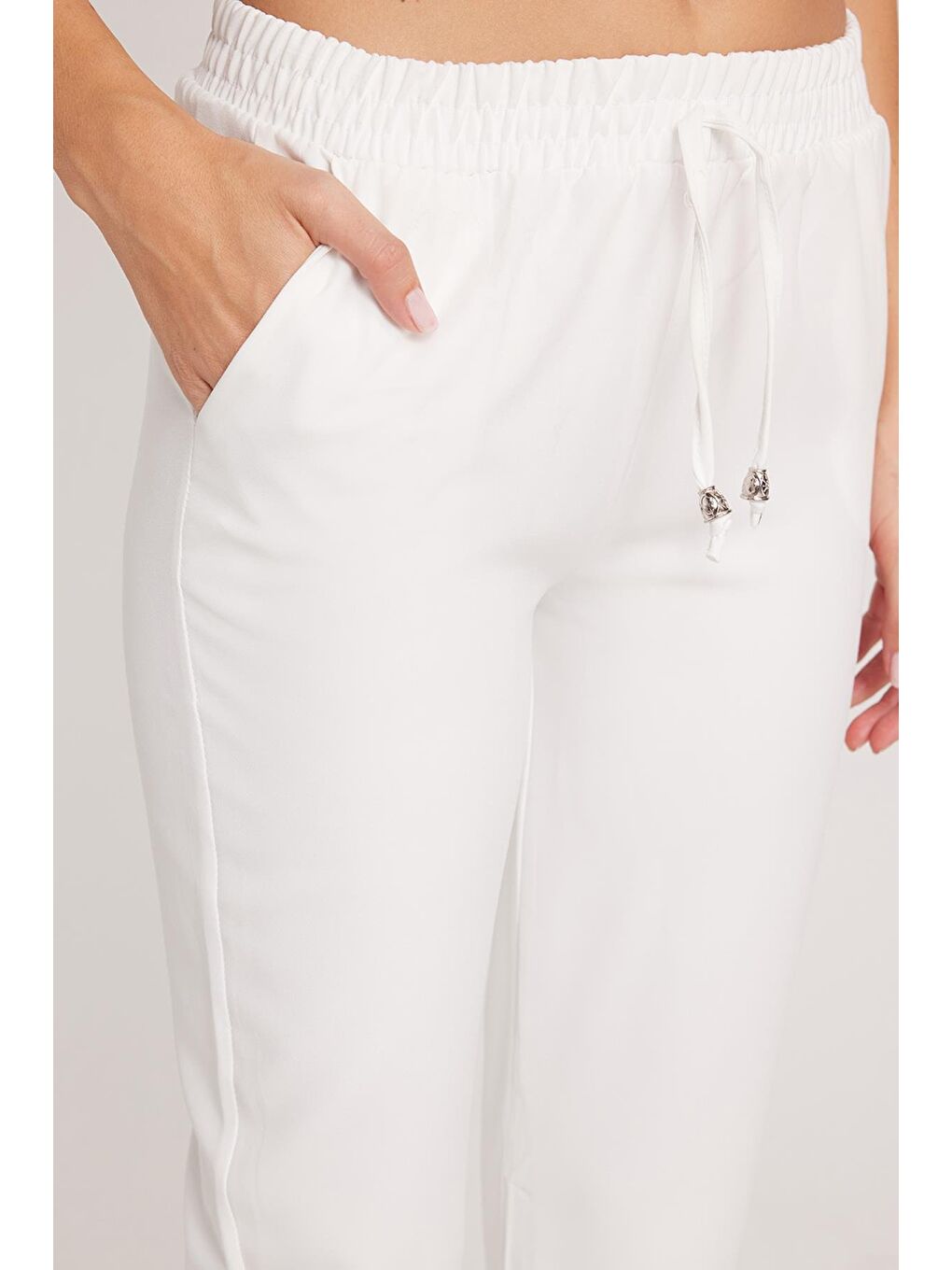 Kadın Relax Fit Rahat Kesim Yüksel Bel Dar Paça Beli Lastikli Bağcıklı Beyaz Pantolon-2