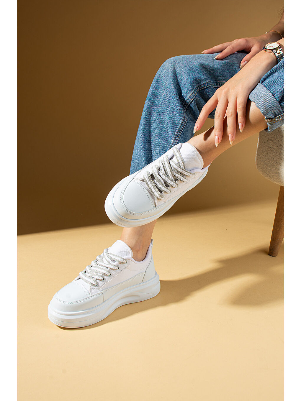 Beyaz Kalın Taban Renkli Bağcıklı Hafif Taban Kadın Sneakers 89-049-25-1