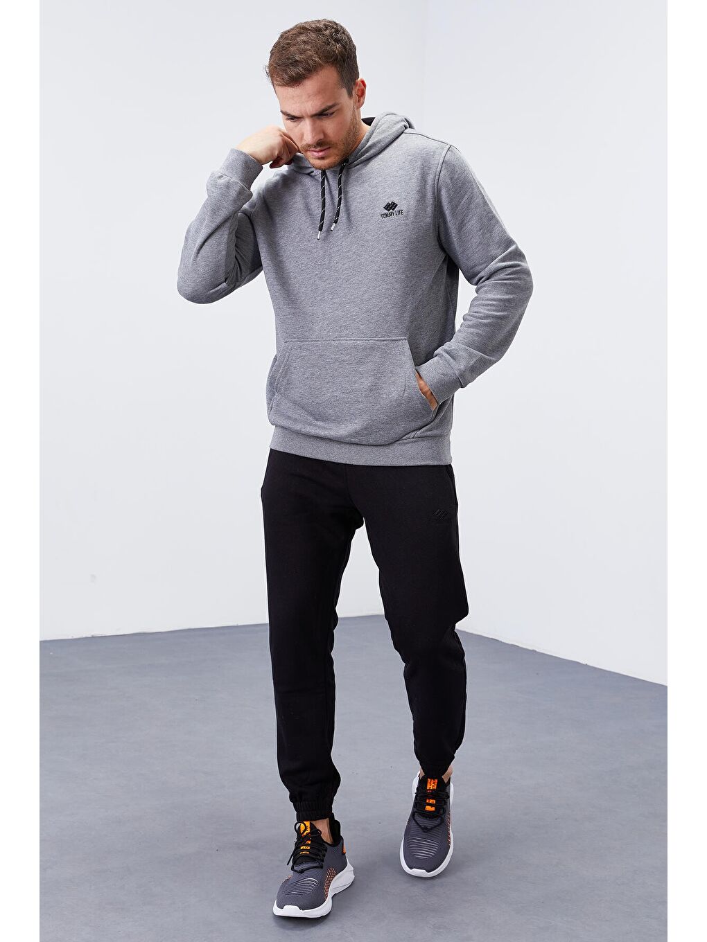 Gri Melanj Kanguru Cep Standart Kalıp Kapüşonlu  Erkek Hoodie - 87872-3