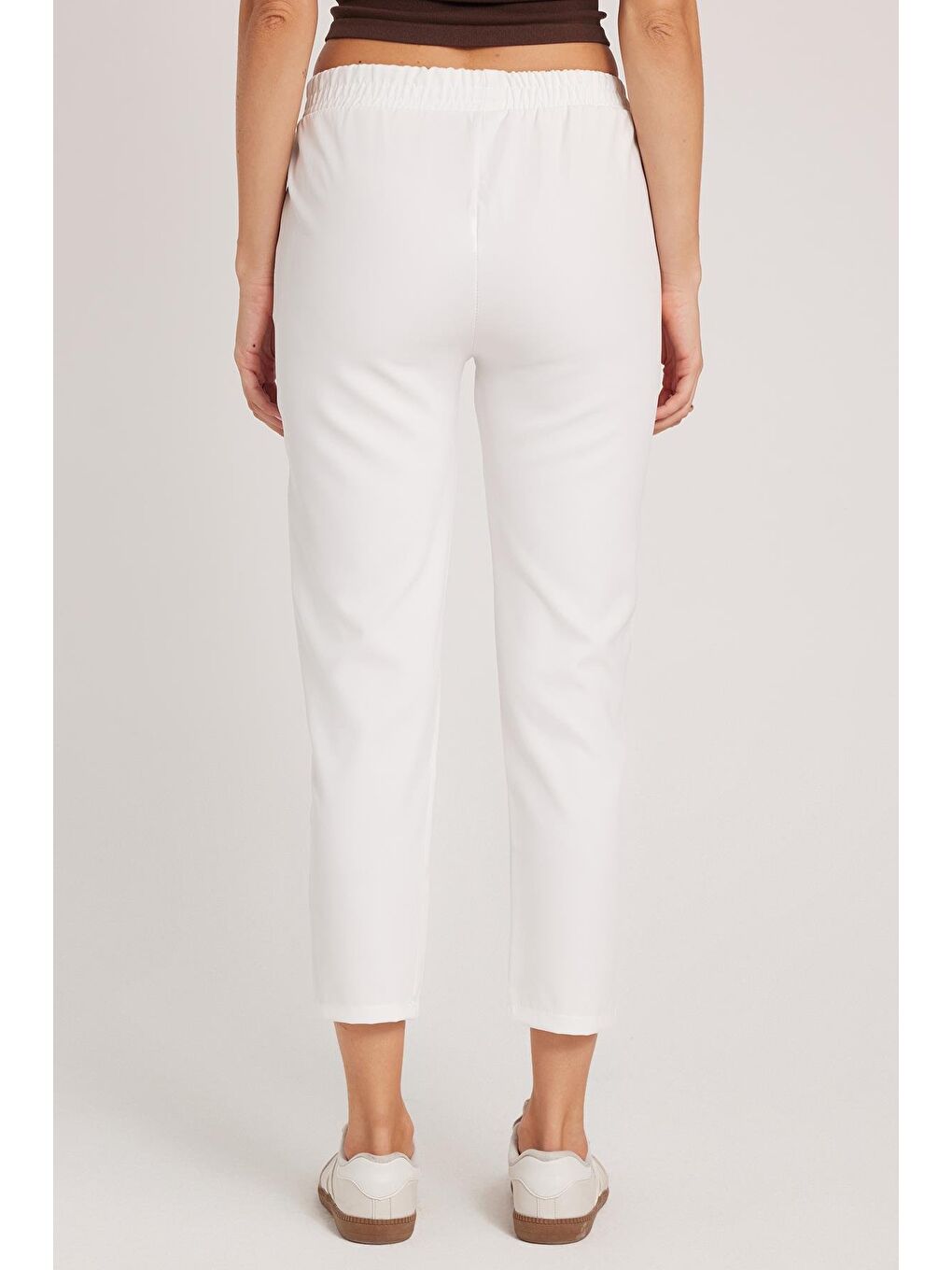 Kadın Relax Fit Rahat Kesim Yüksel Bel Dar Paça Beli Lastikli Bağcıklı Beyaz Pantolon-6