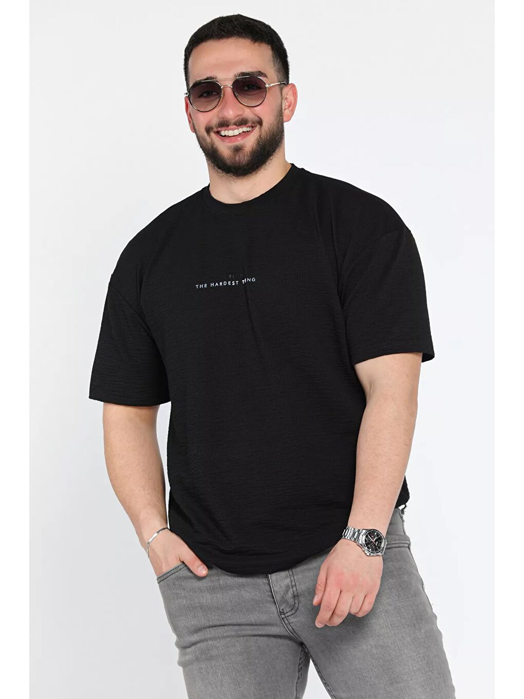 Siyah Erkek Silikon Yazı Baskılı Kendinden Desenli Tişört