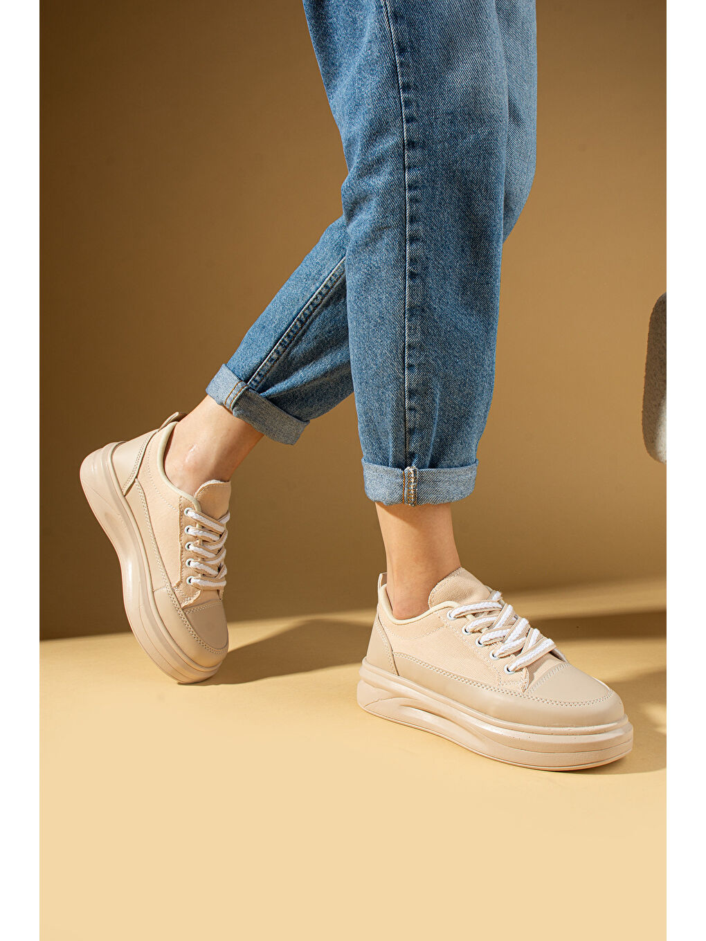 Bej Kalın Taban Renkli Bağcıklı Hafif Taban Kadın Sneakers 89-049-25-2