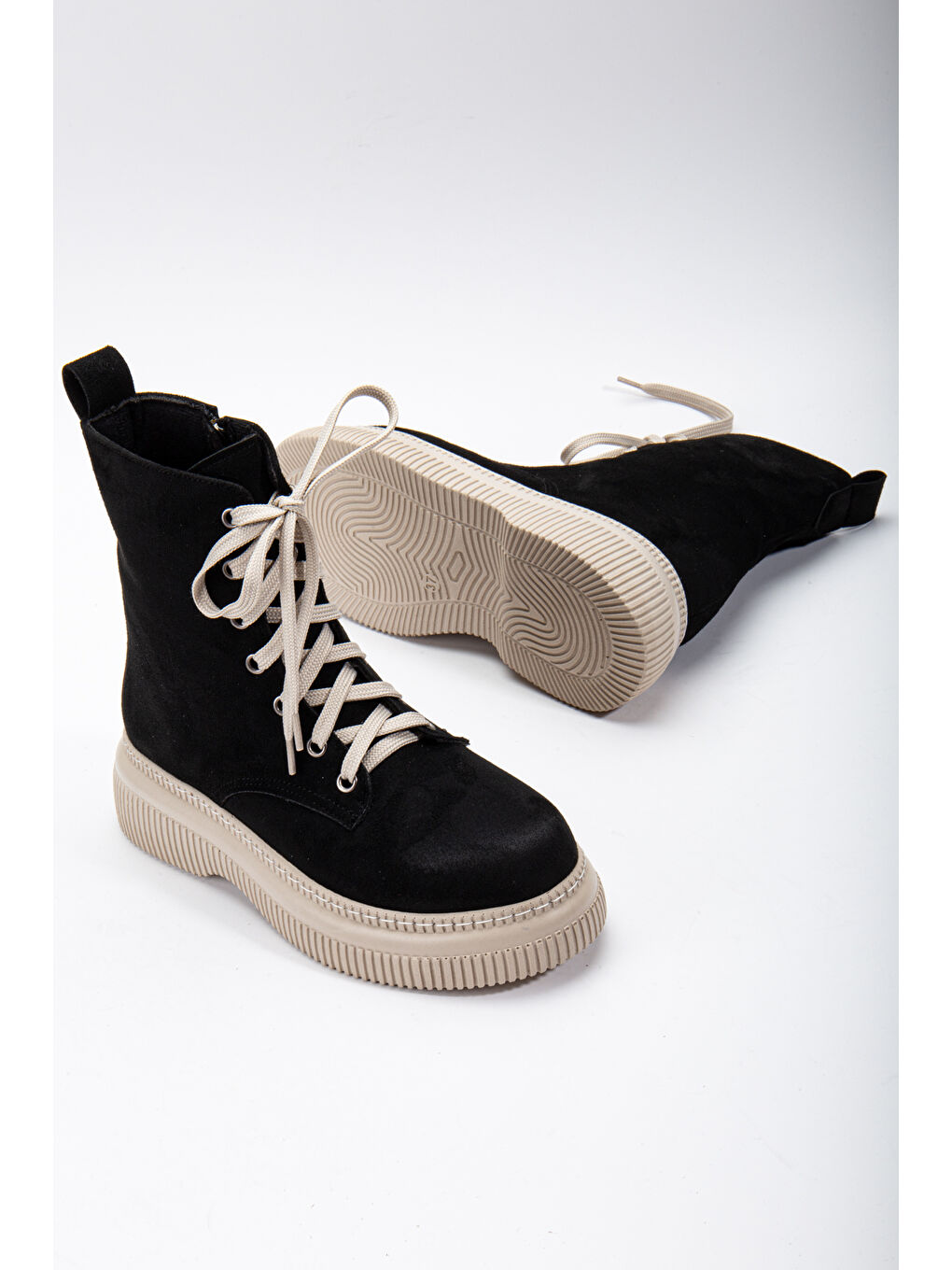Kadın Siyah Süet Kalın Termo Taban Bağcklı ve Fermuarlı Bot-2