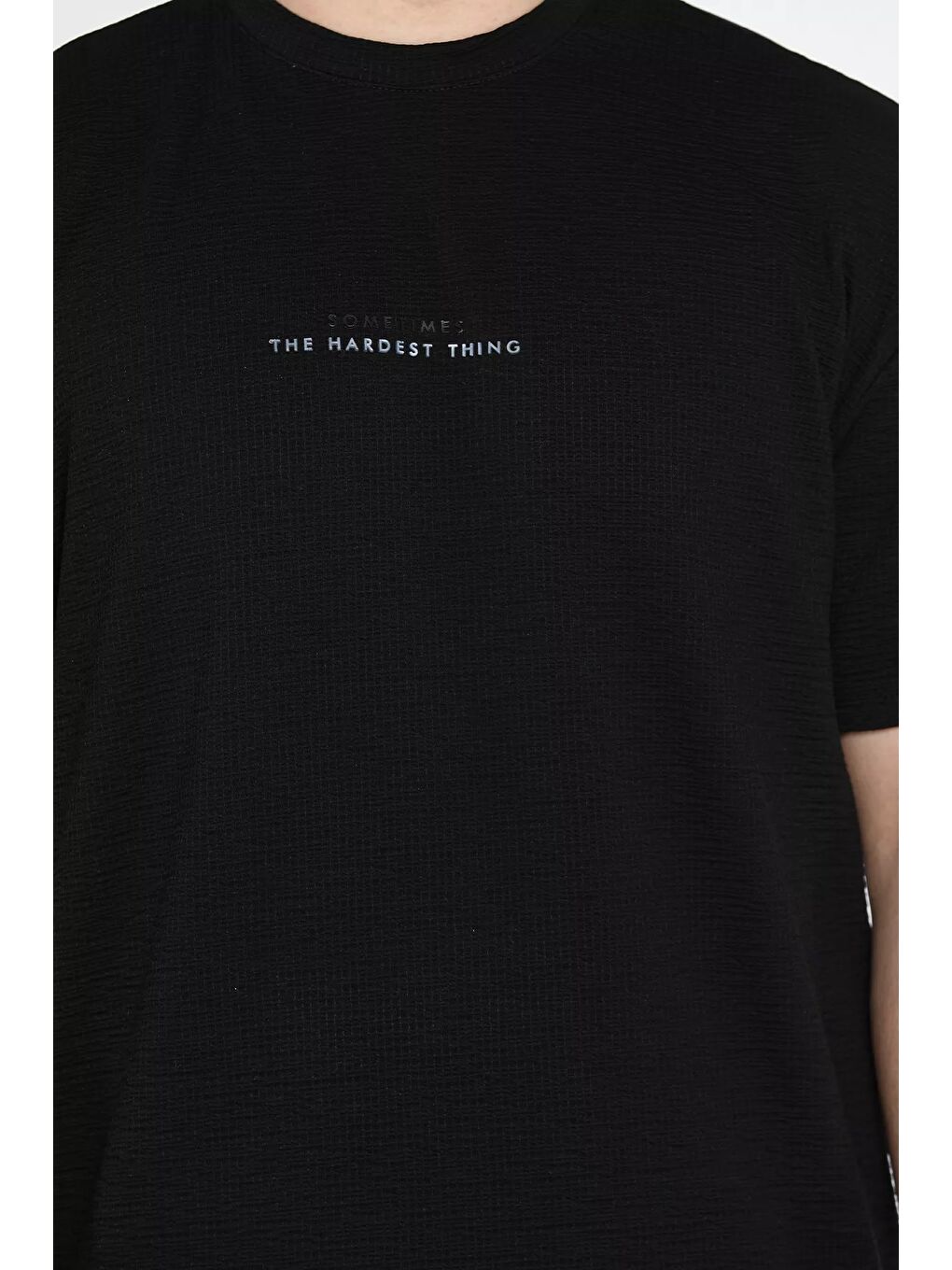 Siyah Erkek Silikon Yazı Baskılı Kendinden Desenli Tişört-3