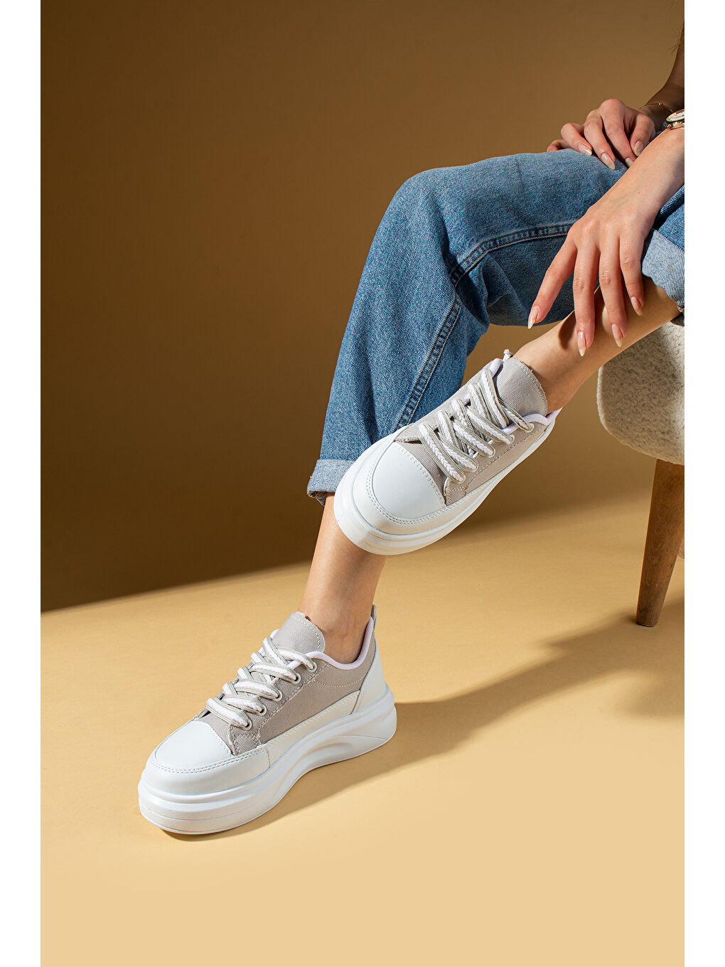 Gri Kalın Taban Renkli Bağcıklı Hafif Taban Kadın Sneakers 89-049-25Byaz-1