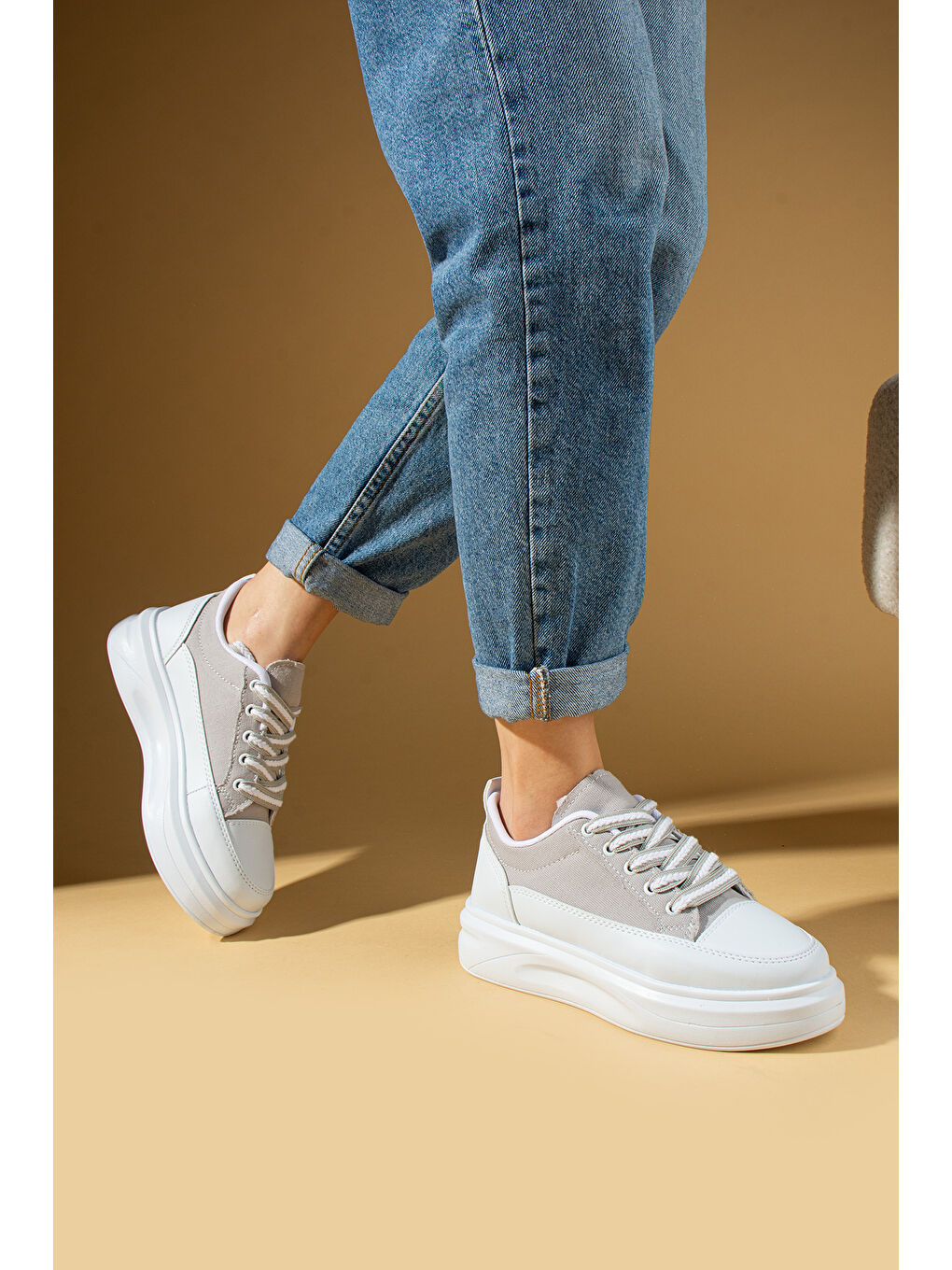 Gri Kalın Taban Renkli Bağcıklı Hafif Taban Kadın Sneakers 89-049-25Byaz-2