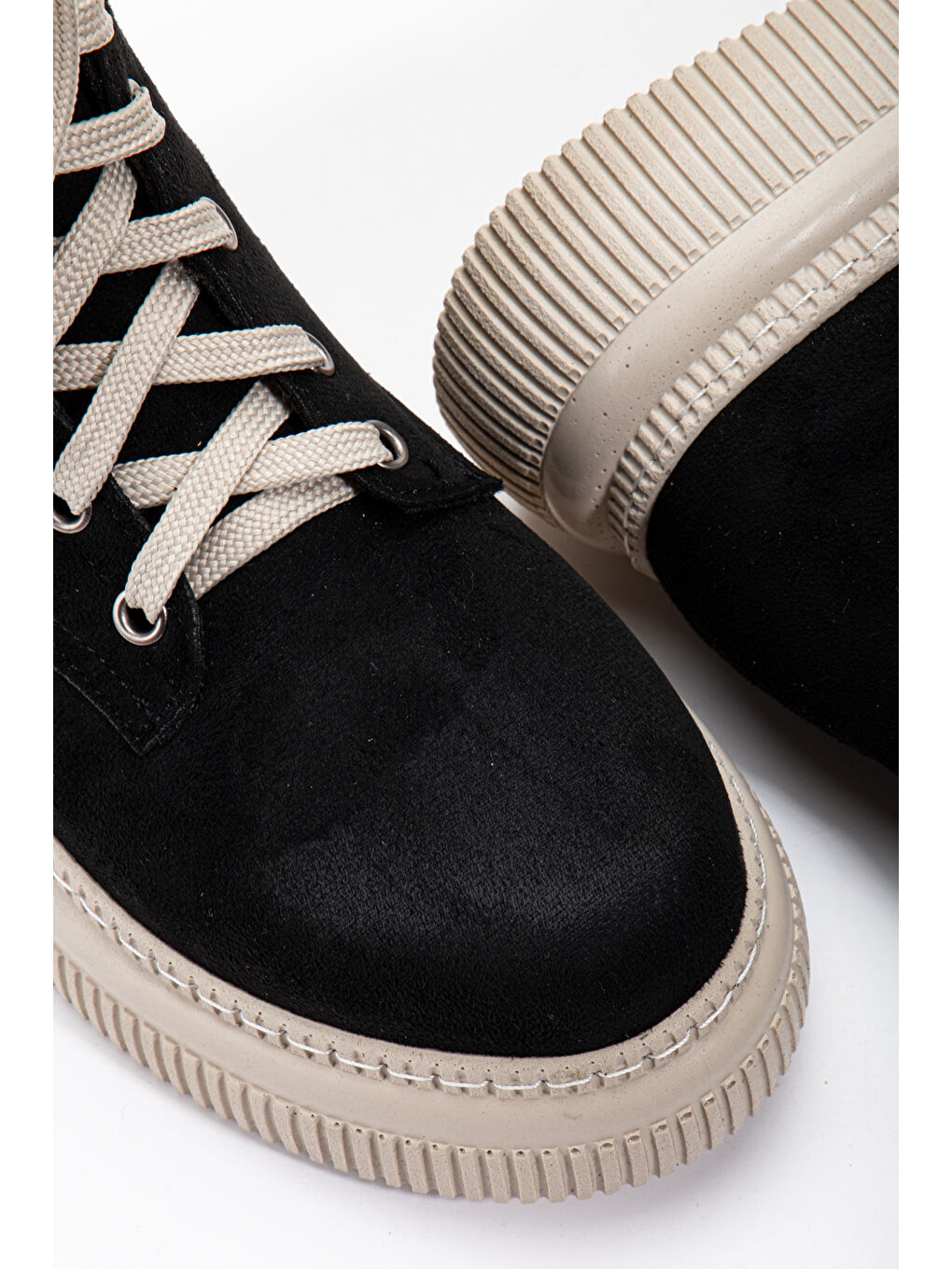 Kadın Siyah Süet Kalın Termo Taban Bağcklı ve Fermuarlı Bot-3