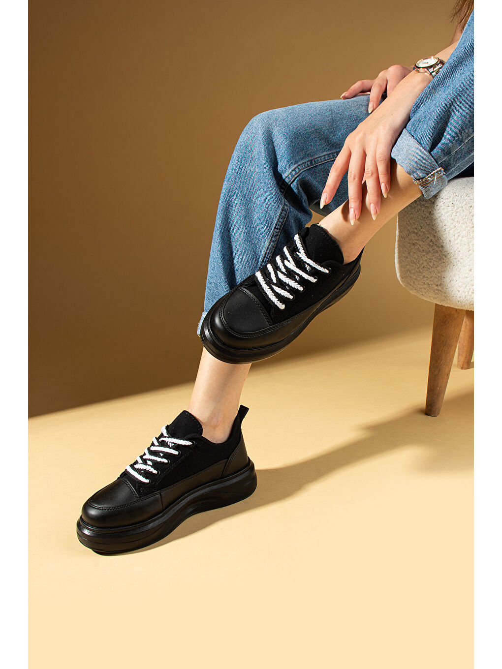 Siyah Kalın Taban Renkli Bağcıklı Hafif Taban Kadın Sneakers 89-049-25-1