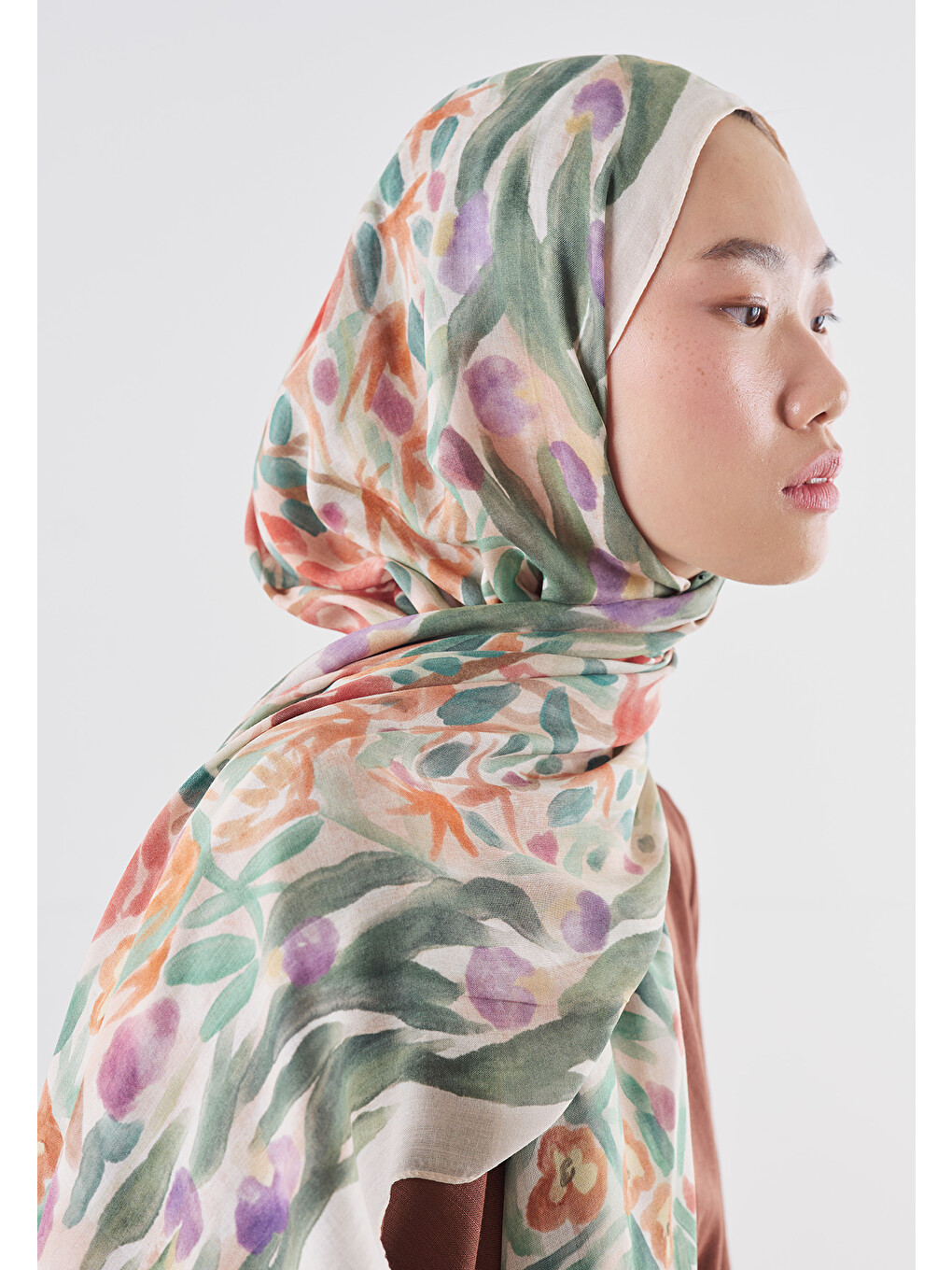 Haki Floral Whimsy Desen Rami Viskon Şal Kırmızı-4