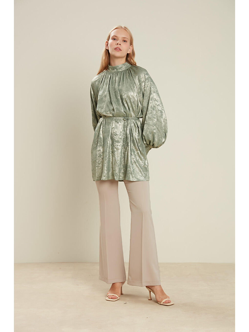 Saten İspanyol Paça Pantolon Bej-4