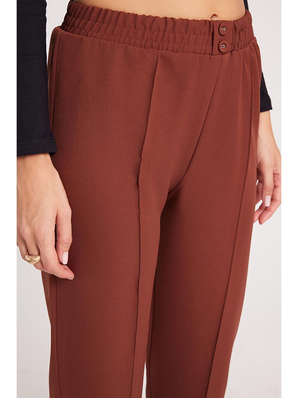 Kadın Relax Fit Rahat Kesim Yüksel Bel Düz Paça Beli Lastikli Kahverengi Pantolon-2