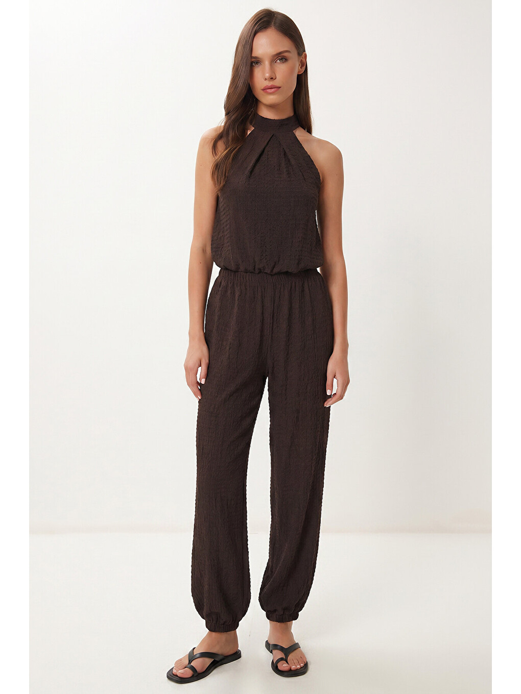 Kahverengi Halter Yaka Bluz Pantolon Krinkıl Takım KAHVERENGİ LFW0027-1
