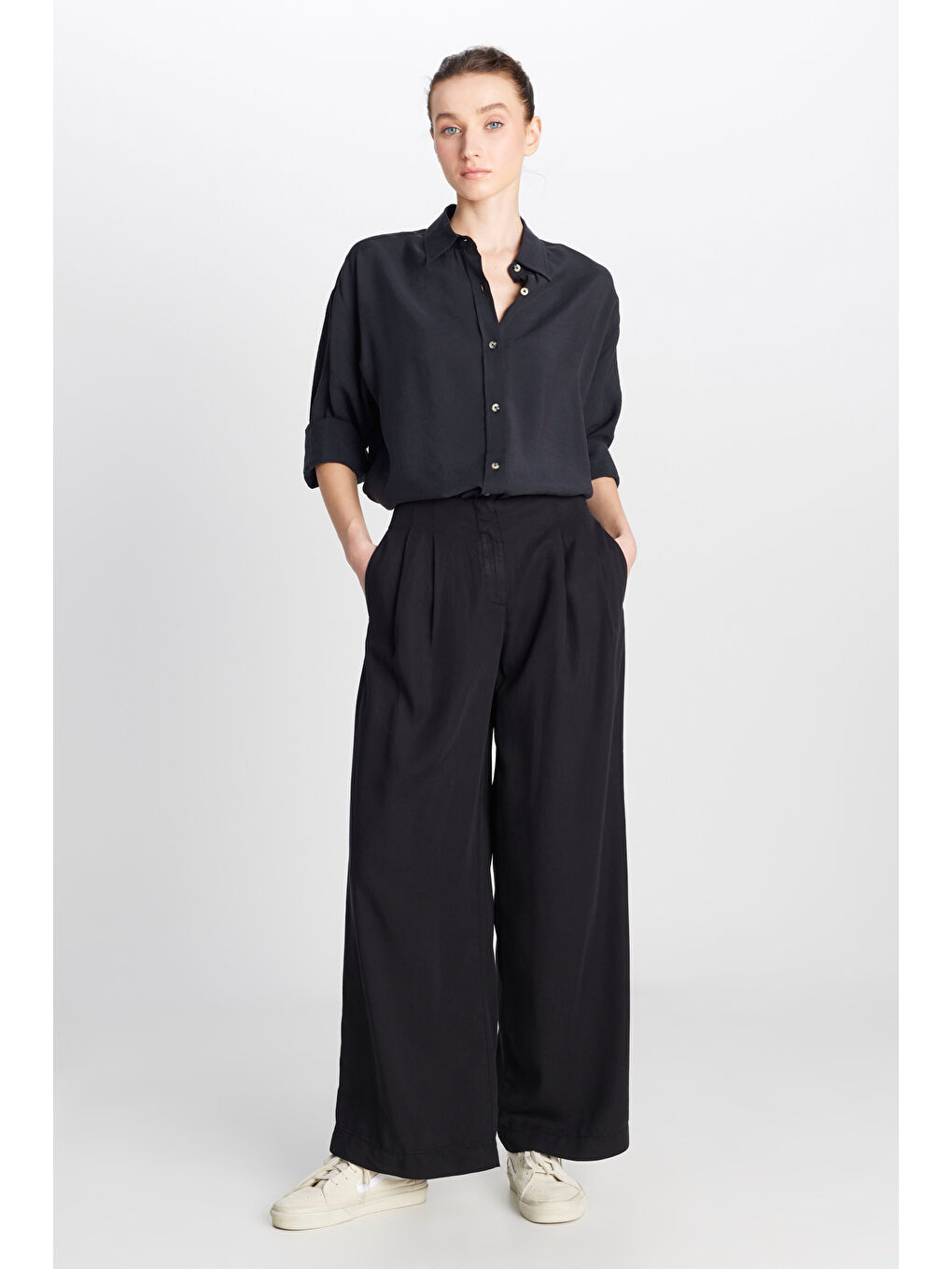 Relaxed Fit Yüksek Bel Geniş Paça Yumuşak Dokulu Siyah Pantolon