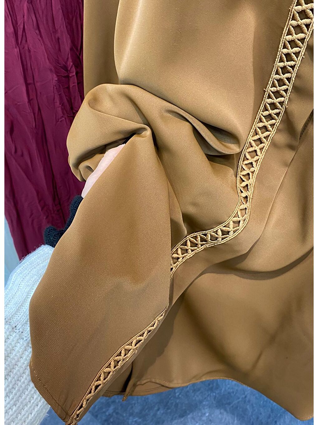 Kahverengi Büyük Beden İç Göstermeyen Uzun Oversize Önü Nakışlı Gömlek-4