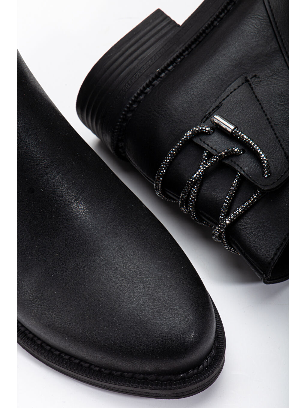 Kadın Siyah Cilt Termo Taban Arkası Taşlı İp Geçişli Fermuarlı Kısa Topuklu Bot-3