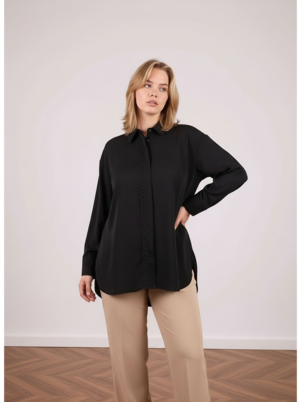 Siyah Büyük Beden İç Göstermeyen Uzun Oversize Önü Nakışlı Gömlek-4
