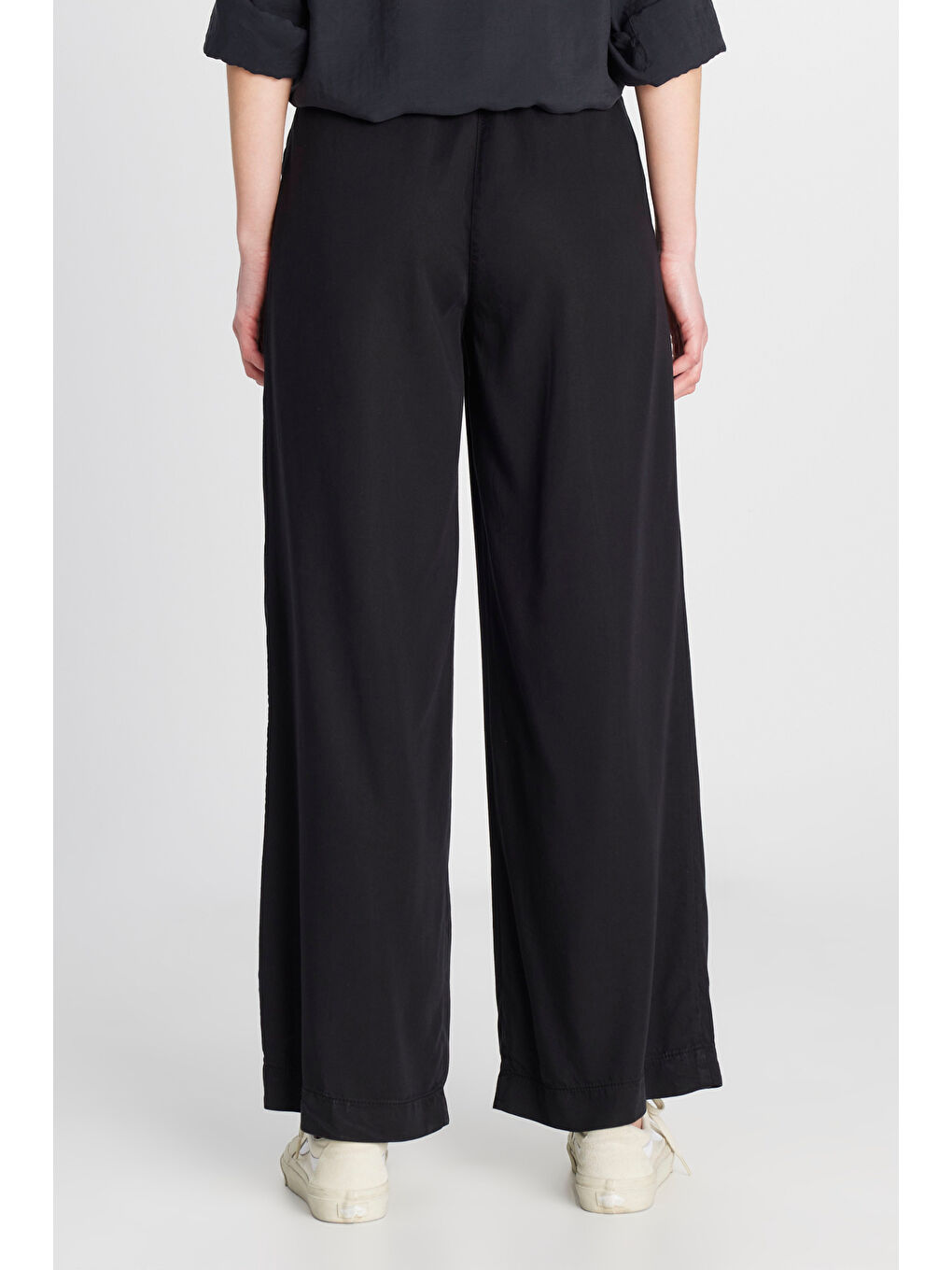 Relaxed Fit Yüksek Bel Geniş Paça Yumuşak Dokulu Siyah Pantolon-3