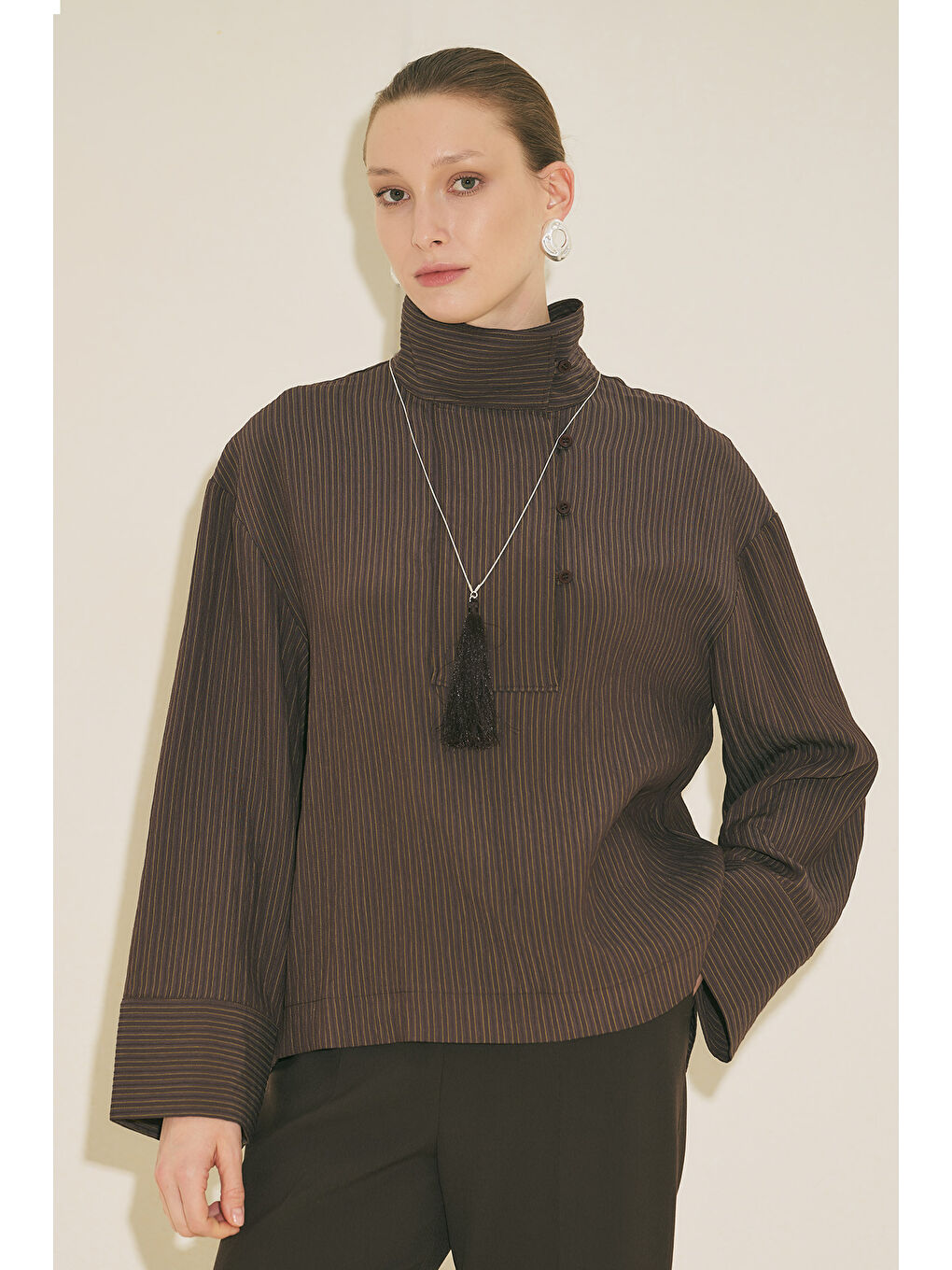 Geniş Yaka Çizgili Bluz Kahverengi-4