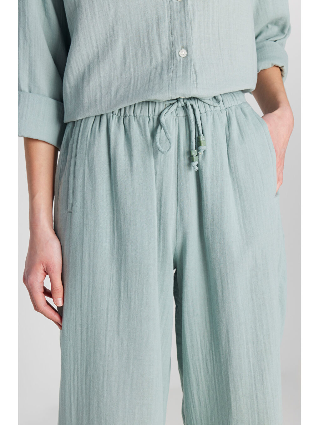 %100 Pamuk Regular Fit Normal Kesim Yüksek Bel Geniş Paça Müslin Desenli Yeşil Pantolon-4