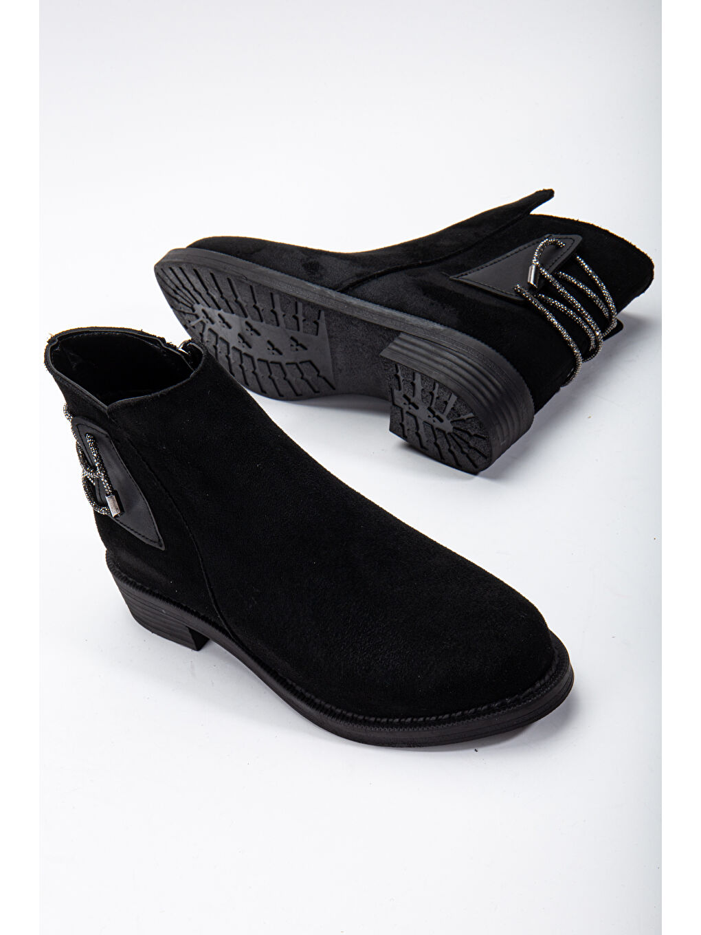Kadın Siyah Süet Termo Taban Arkası Taşlı İp Geçişli Fermuarlı Kısa Topuklu Bot-2