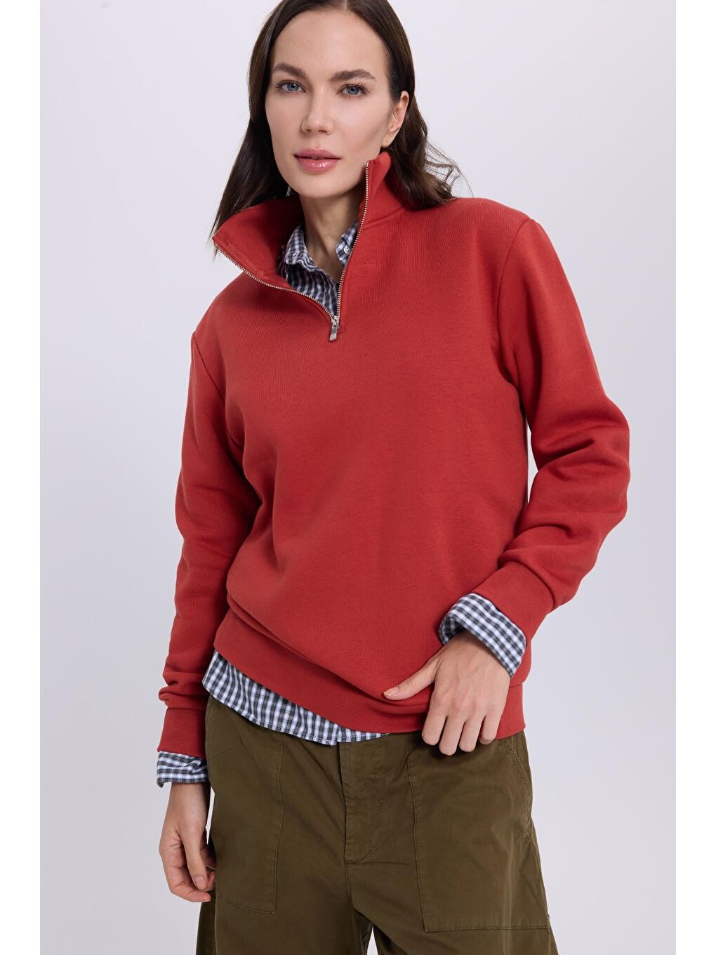 Kadın Relax Fit Rahat Kesim Pamuklu İçi Polarlı Yarım Fermuarlı Kırmızı Dik Yaka Sweatshirt