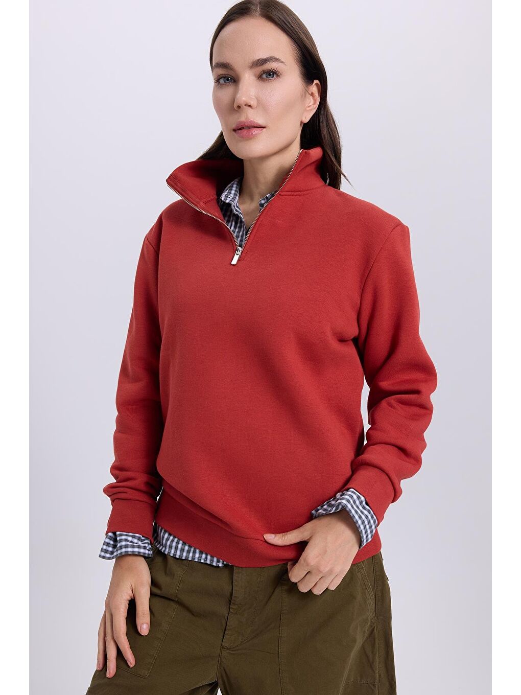 Kadın Relax Fit Rahat Kesim Pamuklu İçi Polarlı Yarım Fermuarlı Kırmızı Dik Yaka Sweatshirt-3