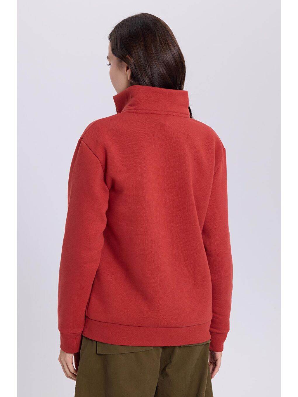 Kadın Relax Fit Rahat Kesim Pamuklu İçi Polarlı Yarım Fermuarlı Kırmızı Dik Yaka Sweatshirt-6