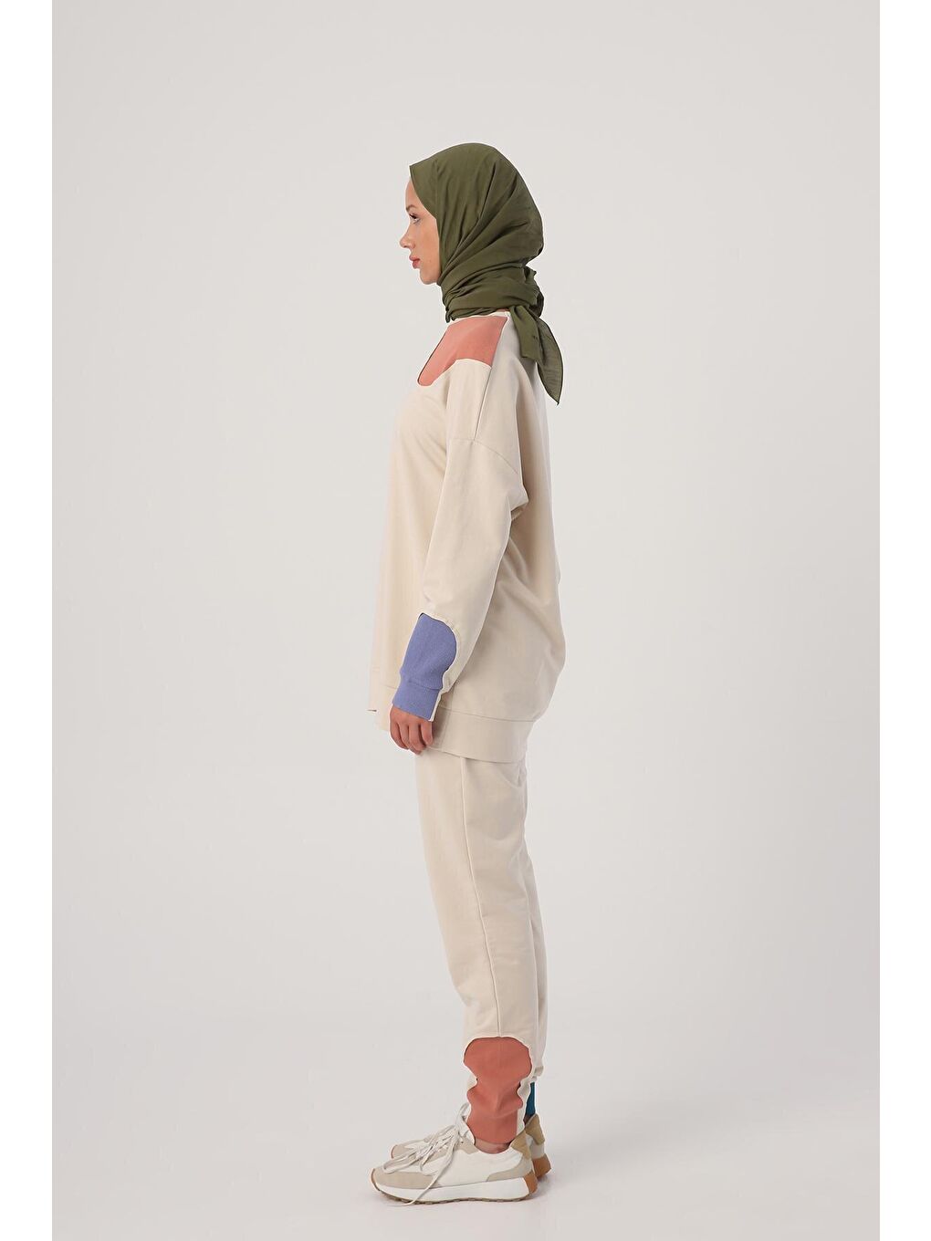 Açık Bej  Renkli Garnili Eşofman Takımı-2