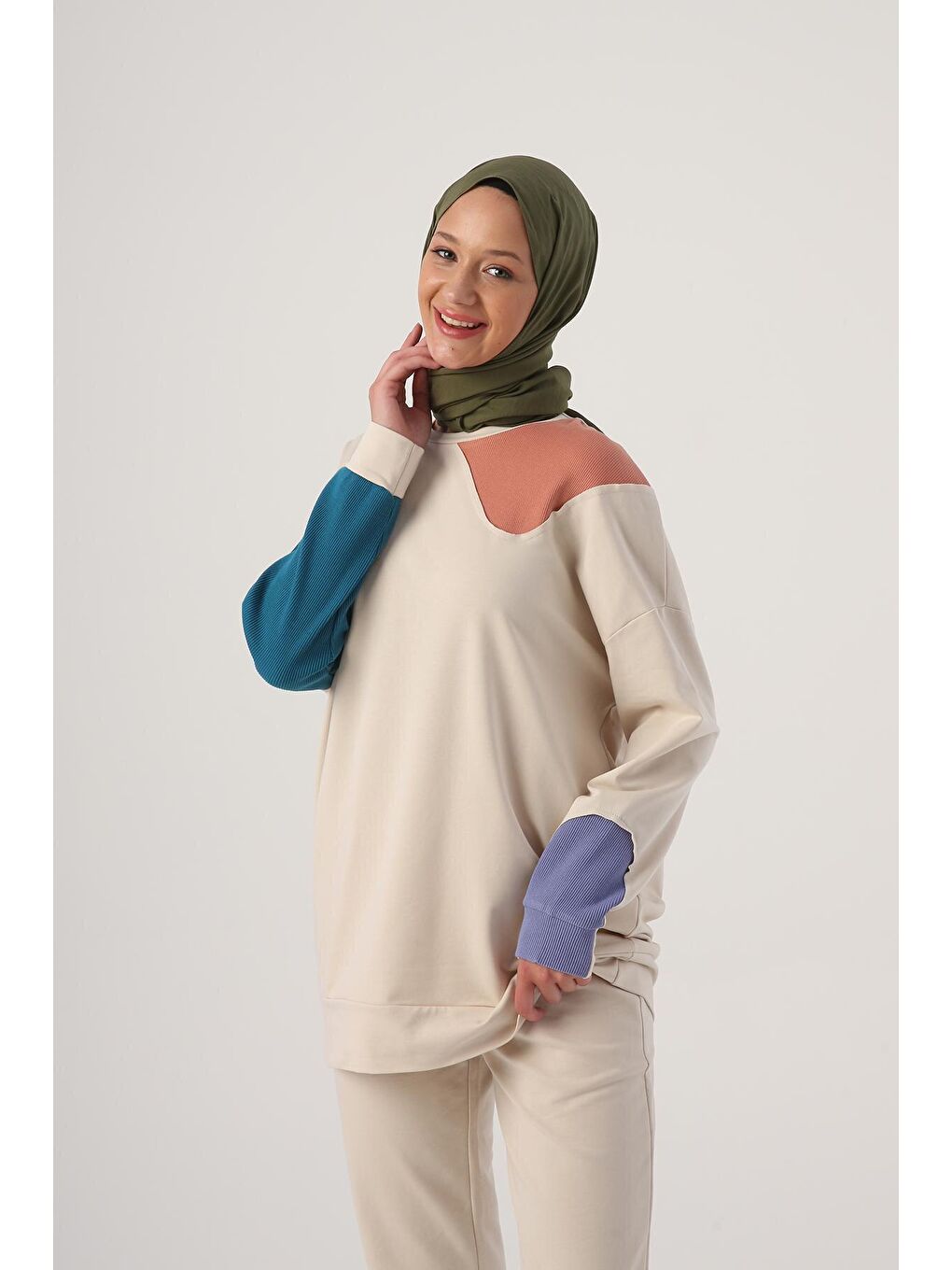 Açık Bej  Renkli Garnili Eşofman Takımı-4